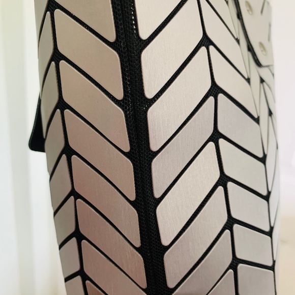 Geometric shoulder bag - Picture 5 of 8